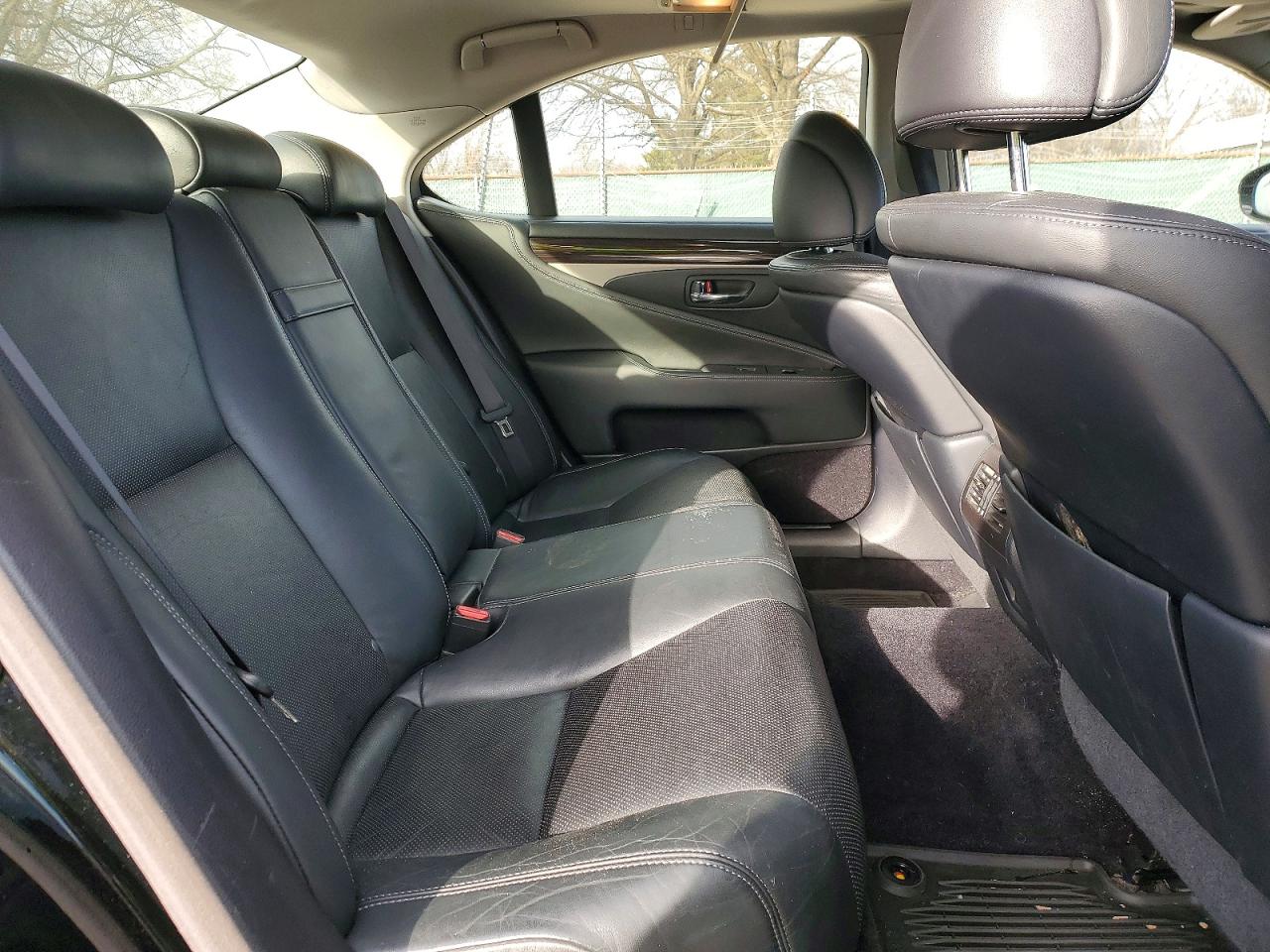 2015 LEXUS LS 460 photo 19