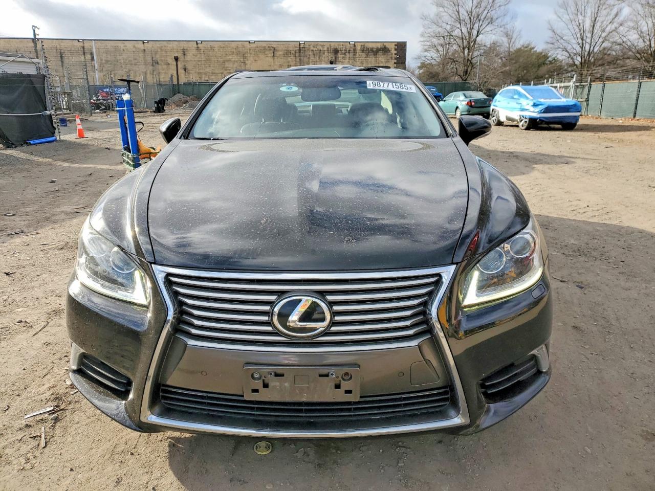 2015 LEXUS LS 460 photo 9