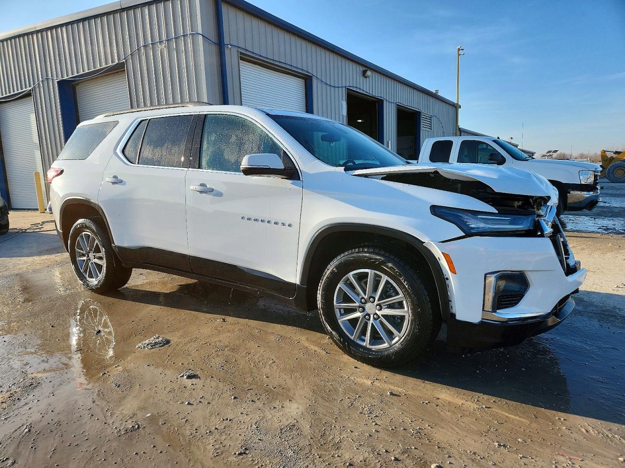 2023 CHEVROLET TRAVERSE LT photo 4