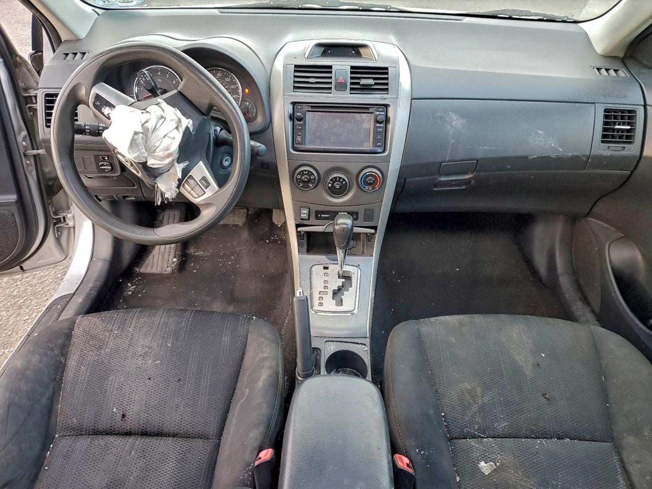 2013 TOYOTA COROLLA BASE photo 8
