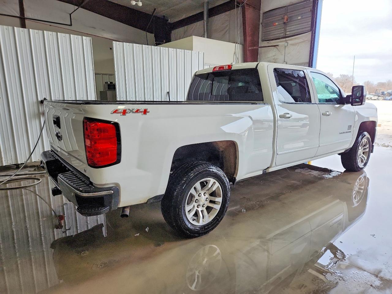 2017 CHEVROLET SILVERADO K1500 LT photo 3