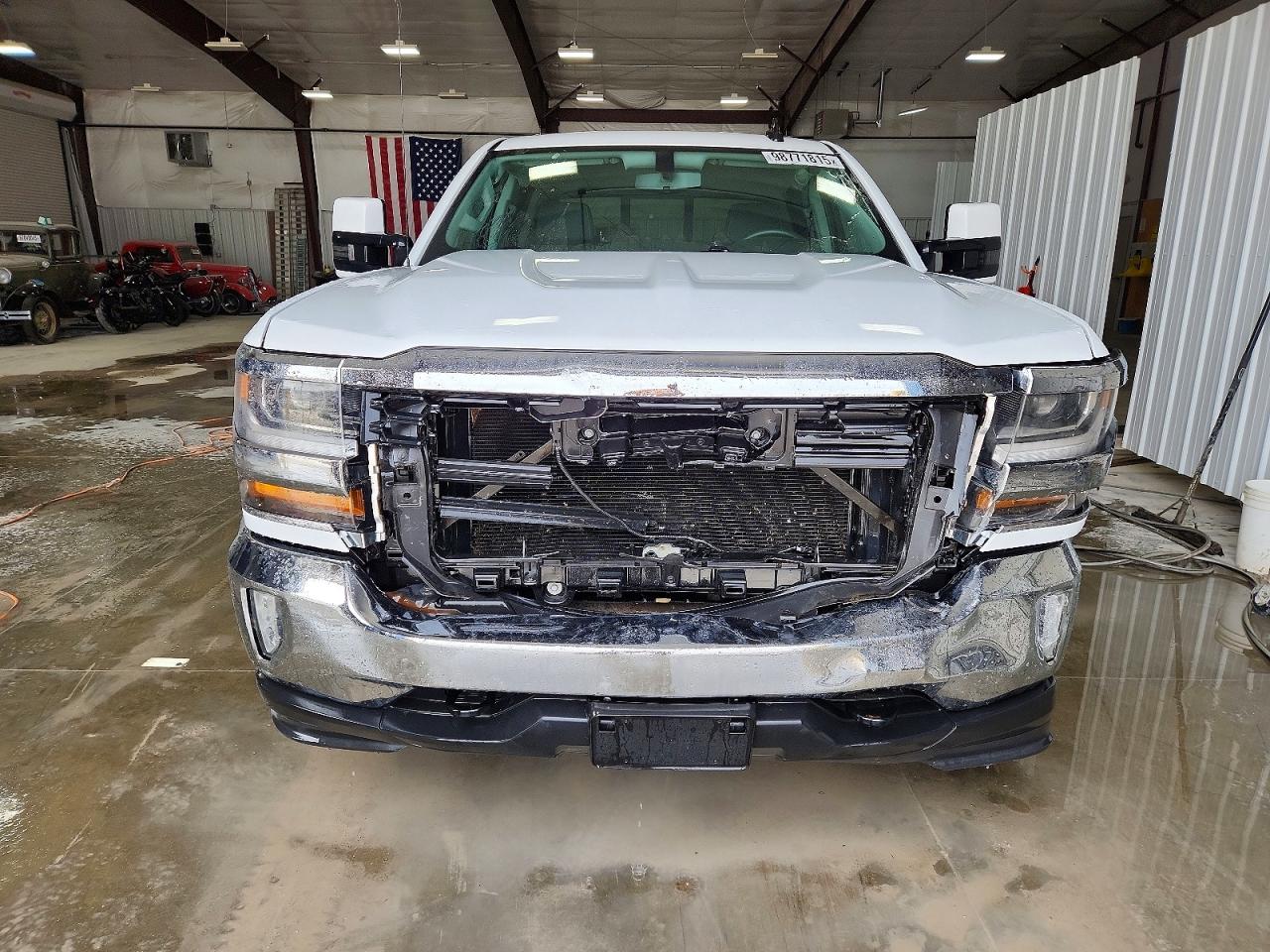 2017 CHEVROLET SILVERADO K1500 LT photo 5