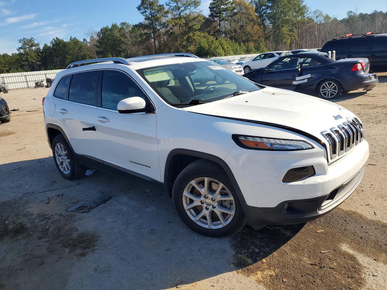 2017 JEEP CHEROKEE LATITUDE photo 4
