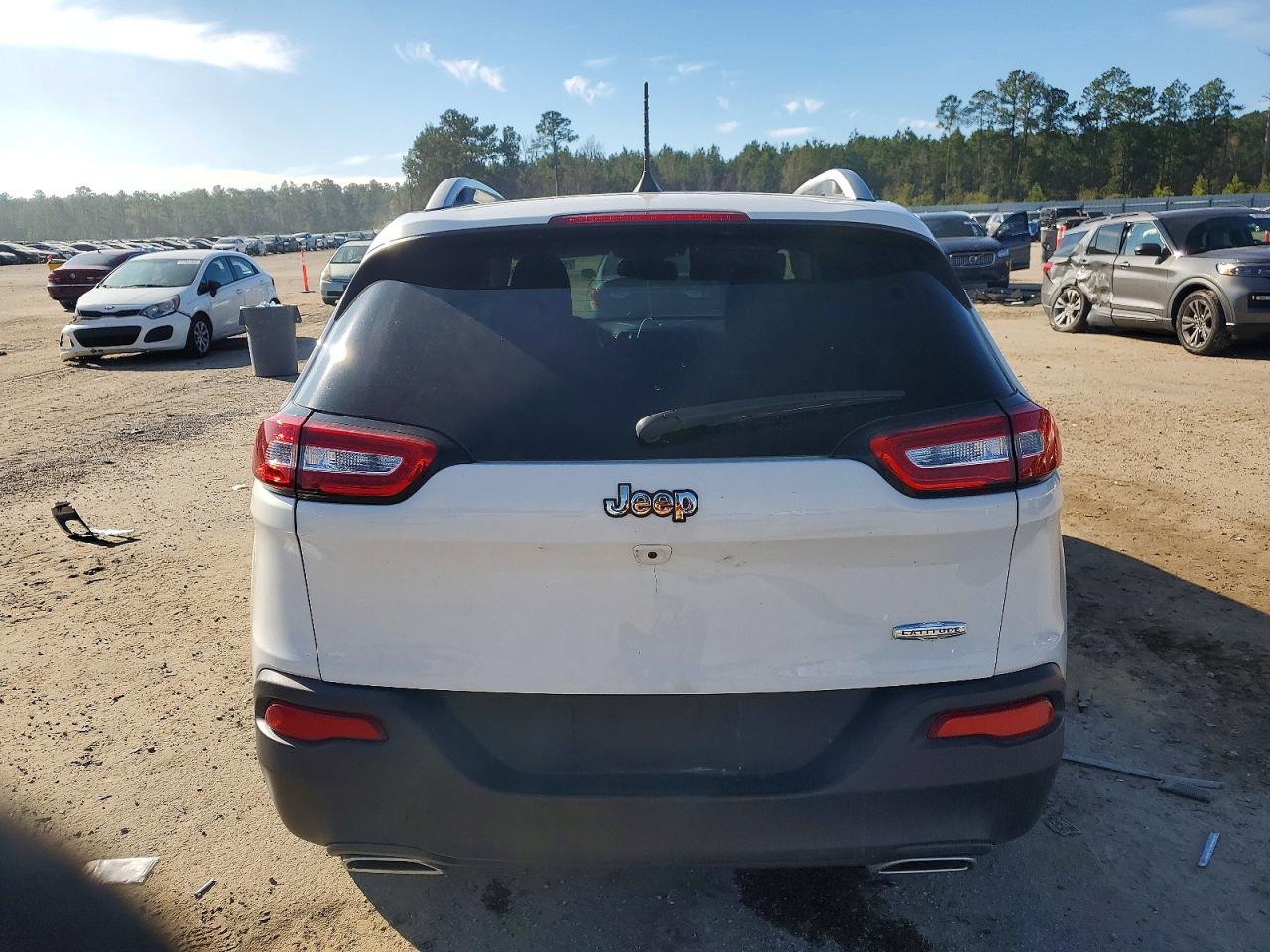 2017 JEEP CHEROKEE LATITUDE photo 6