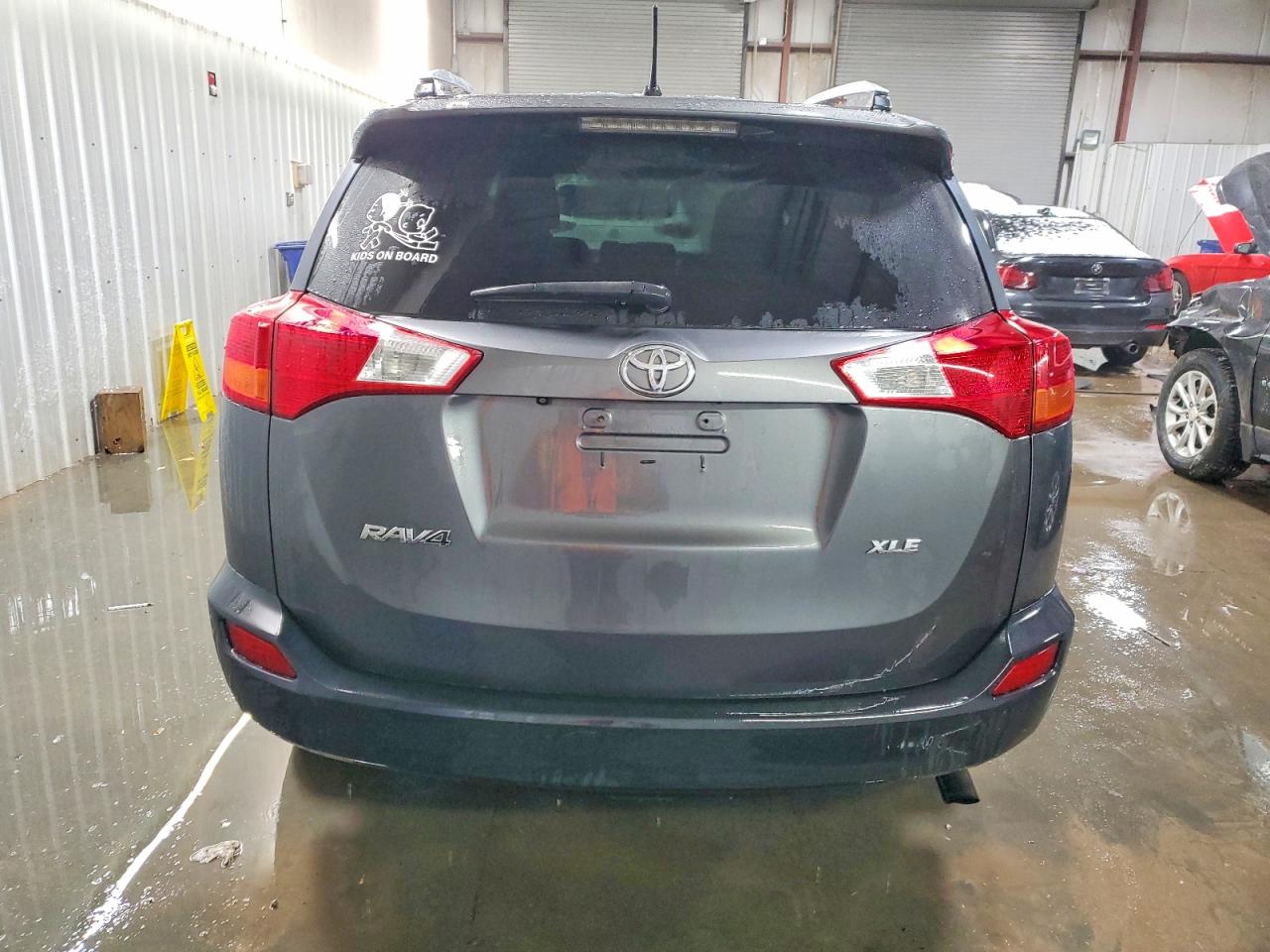 2013 TOYOTA RAV4 XLE photo 6