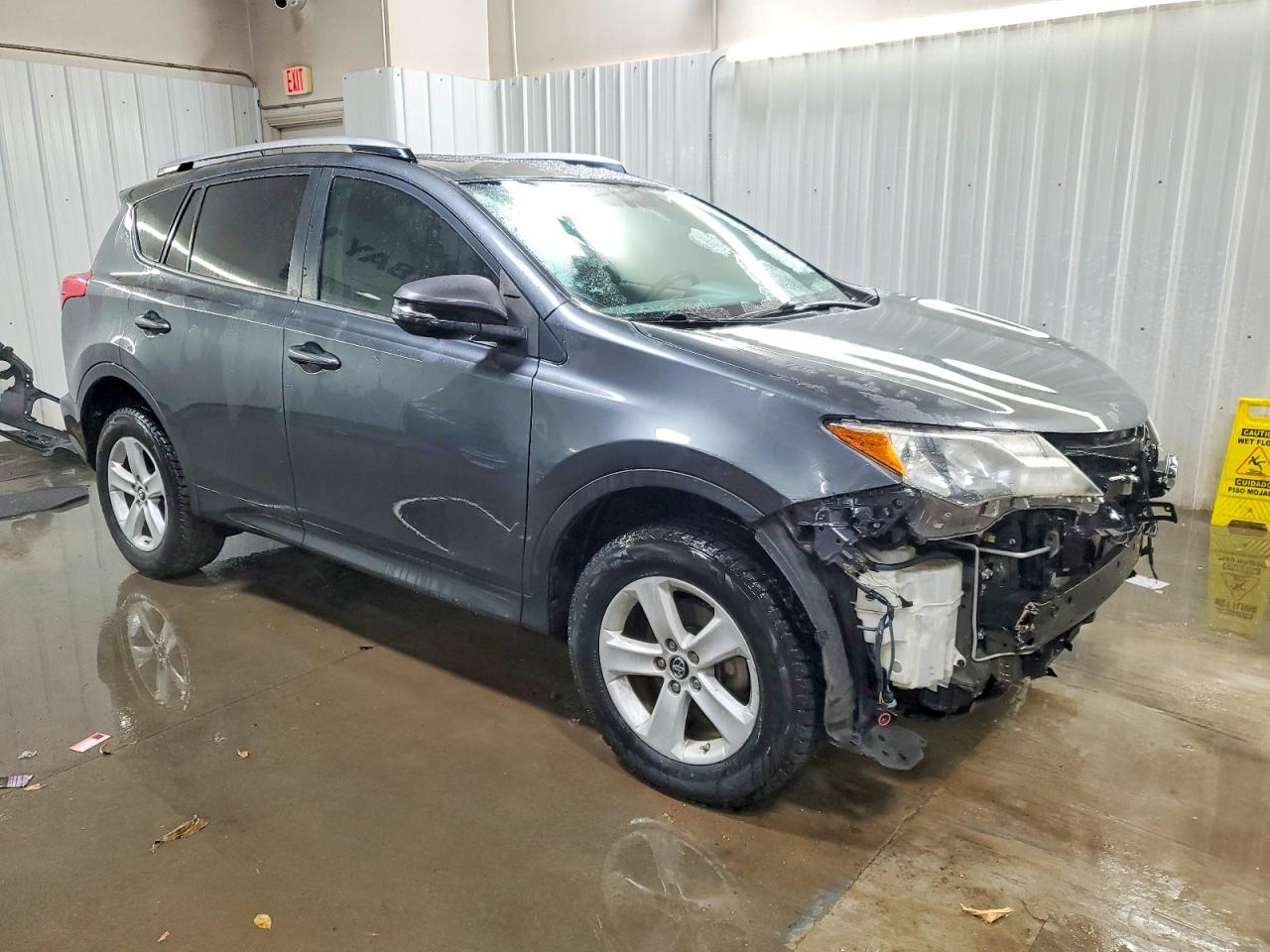 2013 TOYOTA RAV4 XLE photo 4