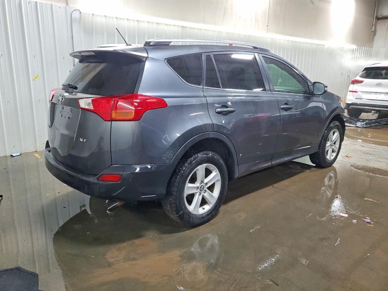 2013 TOYOTA RAV4 XLE photo 3
