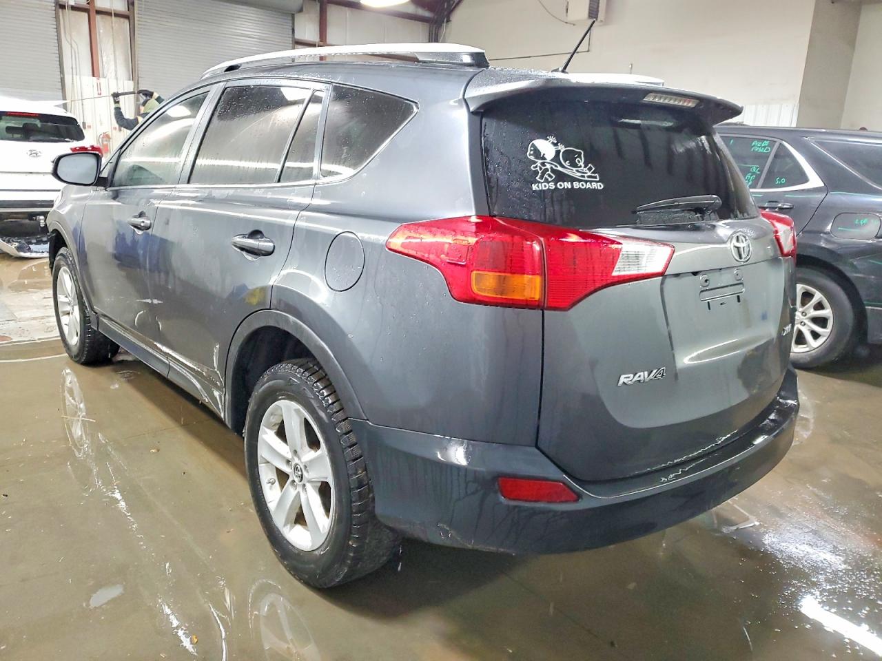 2013 TOYOTA RAV4 XLE photo 2