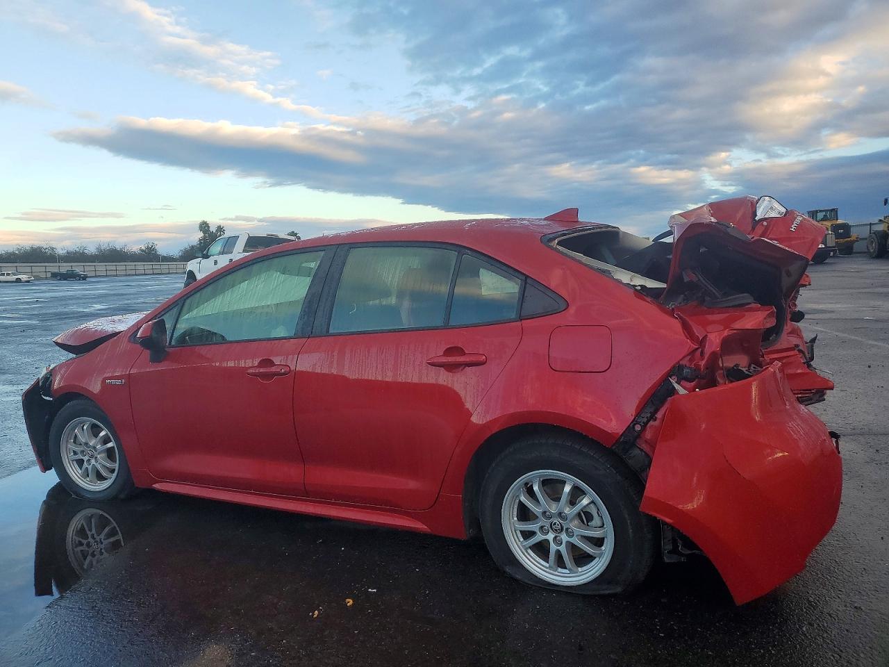 2021 TOYOTA COROLLA LE photo 2