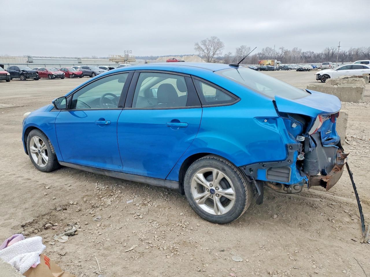 2014 FORD FOCUS SE photo 2