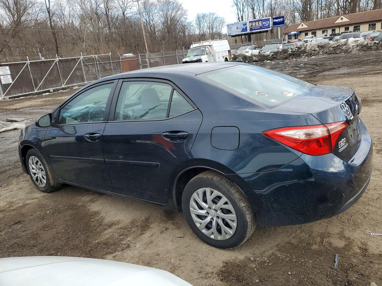 2018 TOYOTA COROLLA L photo 3
