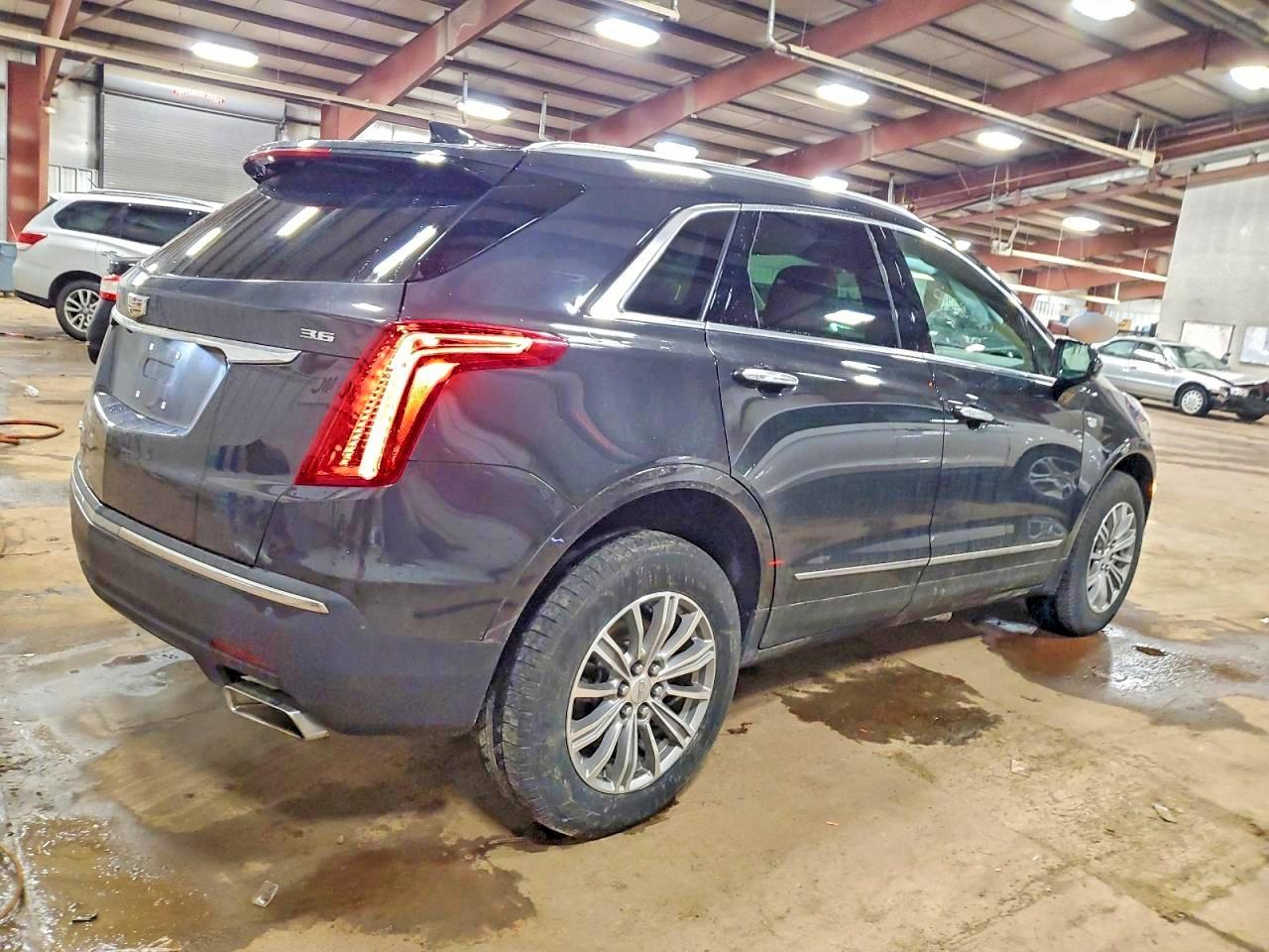 2019 CADILLAC XT5 LUXURY photo 3