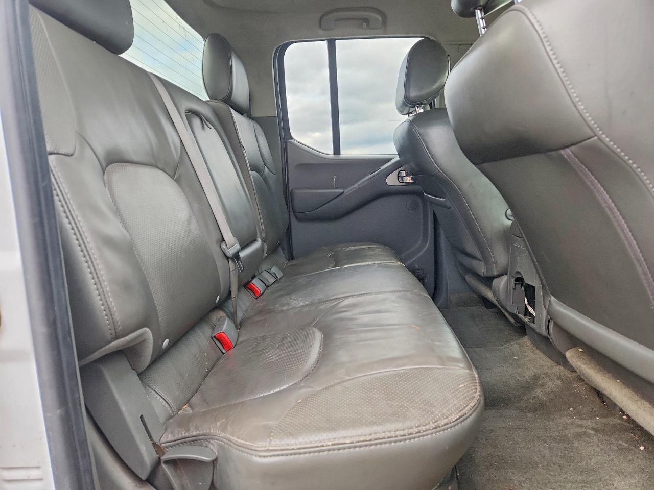 2009 NISSAN FRONTIER CREW CAB SE photo 10