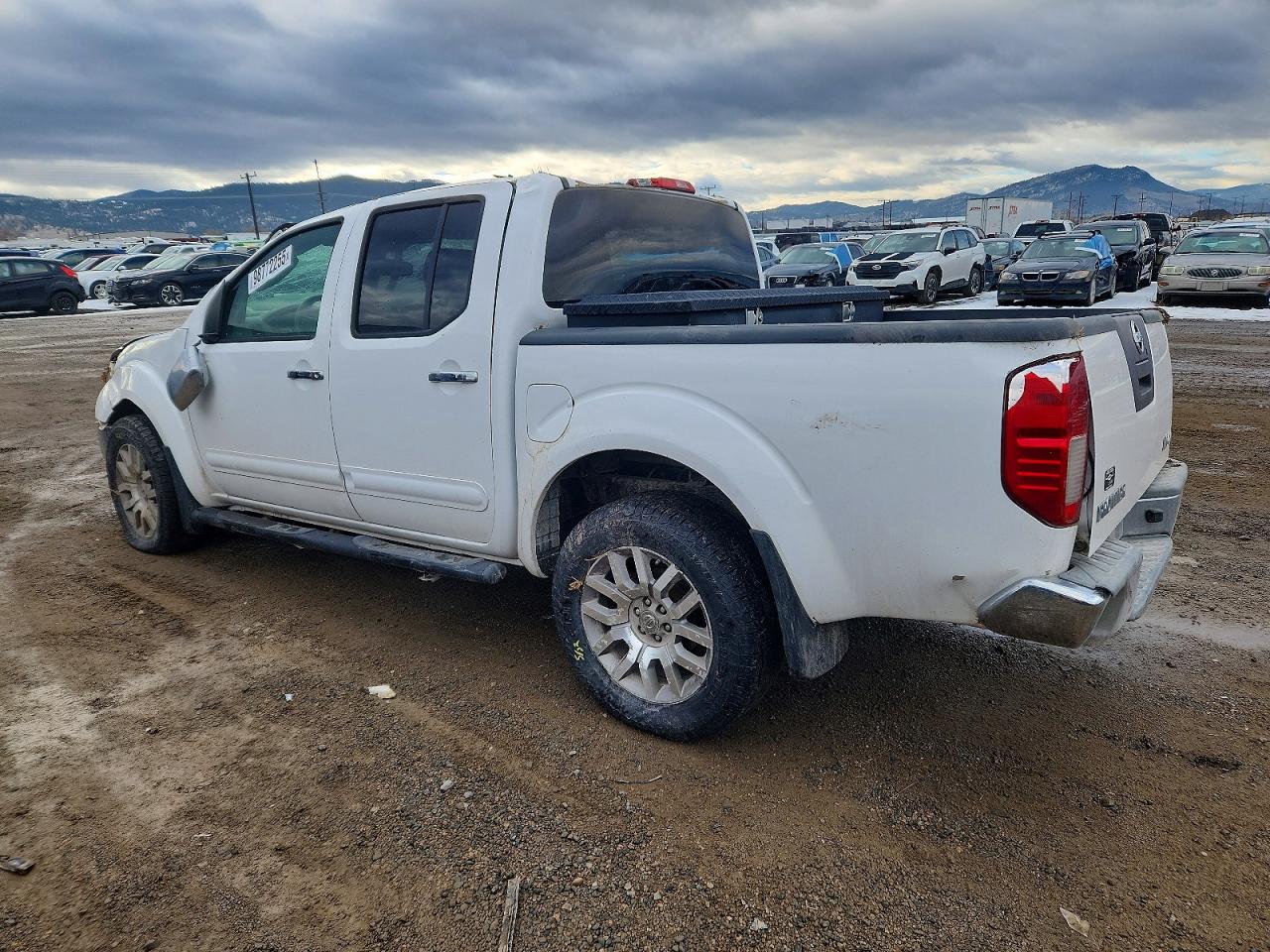 2009 NISSAN FRONTIER CREW CAB SE photo 2