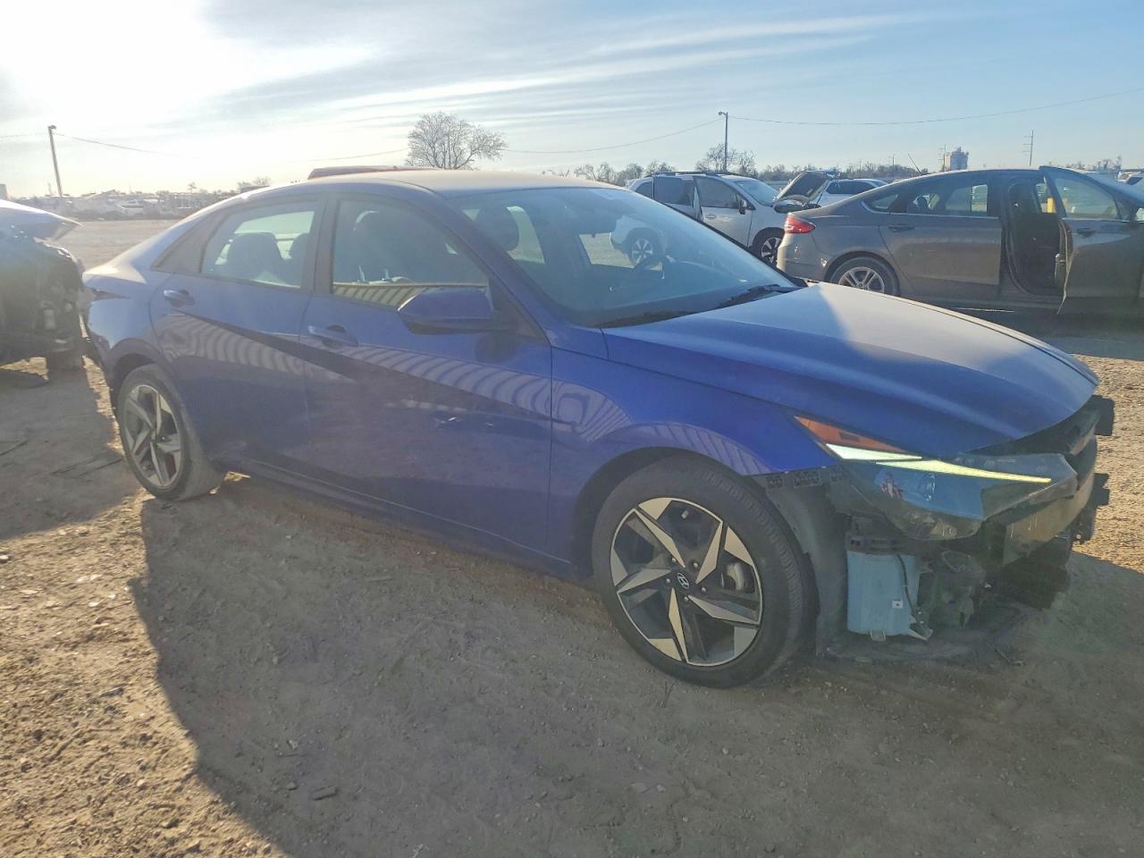 2023 HYUNDAI ELANTRA SEL photo 4