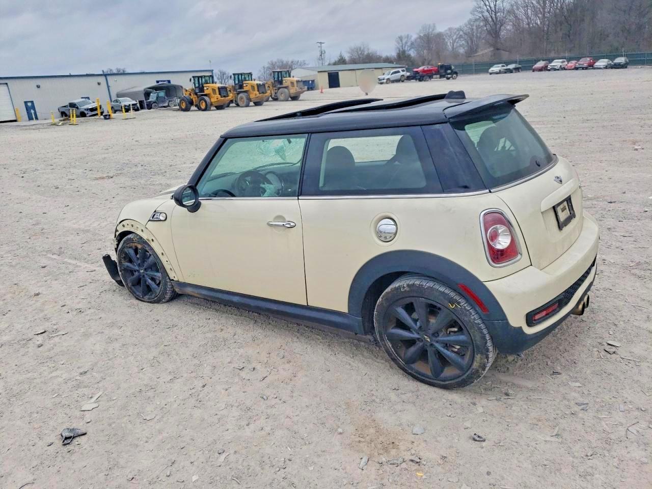 2012 MINI COOPER S photo 2