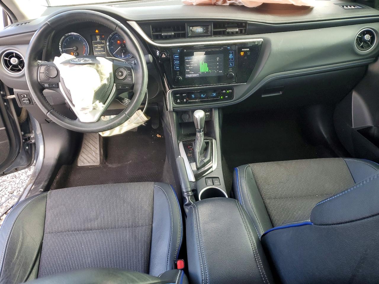 2017 TOYOTA COROLLA L photo 8