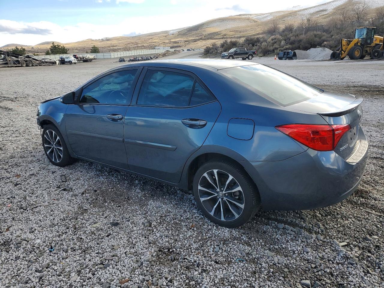 2017 TOYOTA COROLLA L photo 2