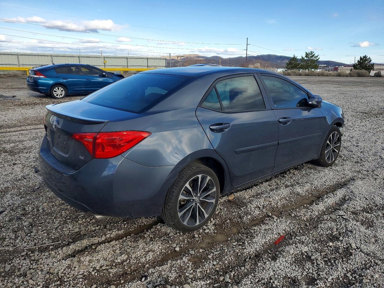 2017 TOYOTA COROLLA L photo 3