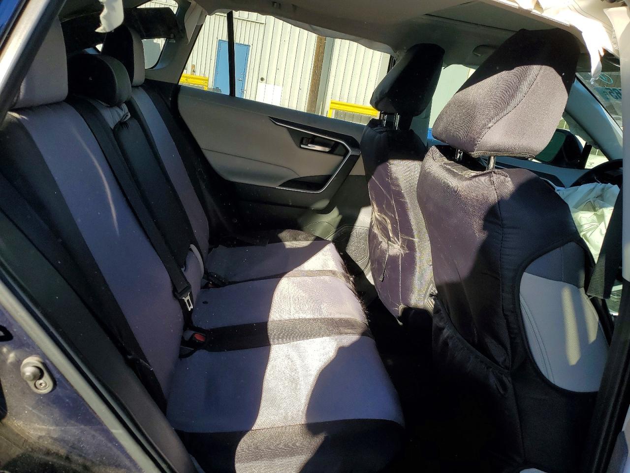 2024 TOYOTA RAV4 XLE photo 10