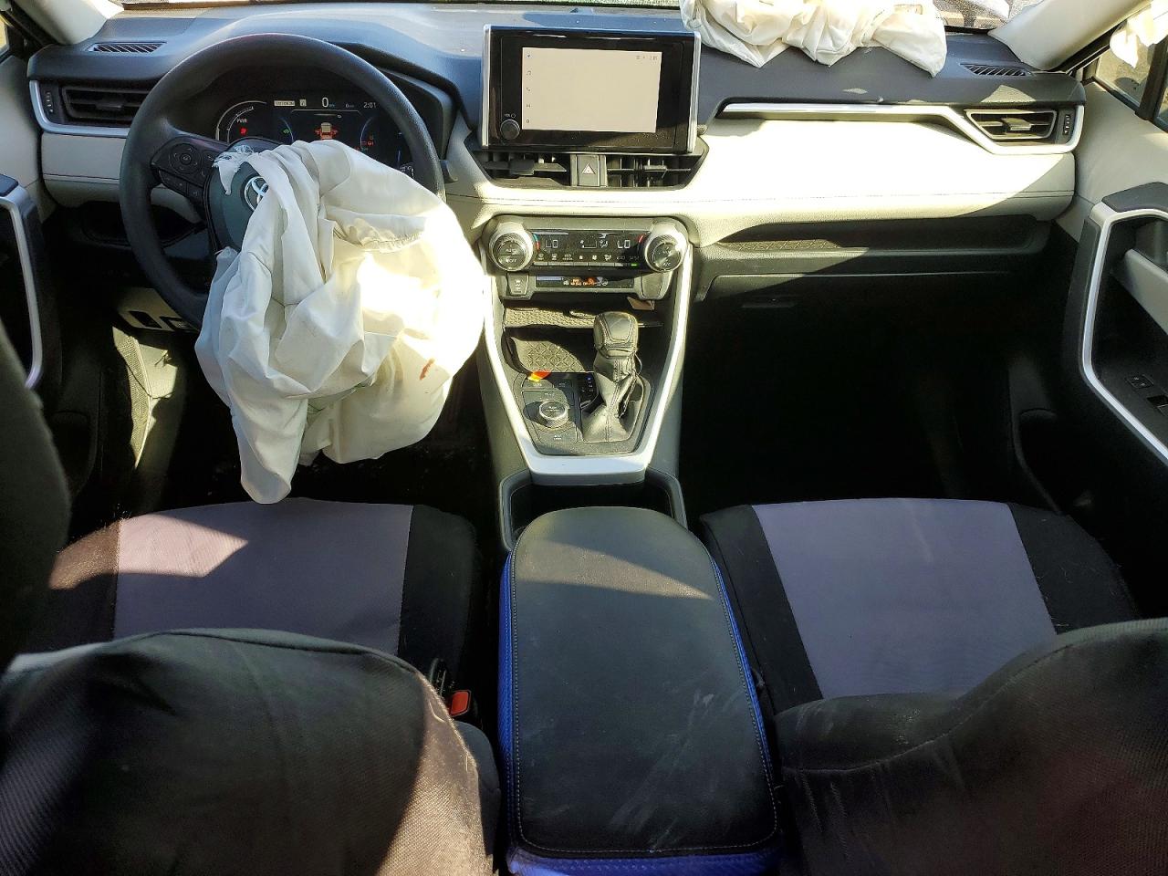 2024 TOYOTA RAV4 XLE photo 8
