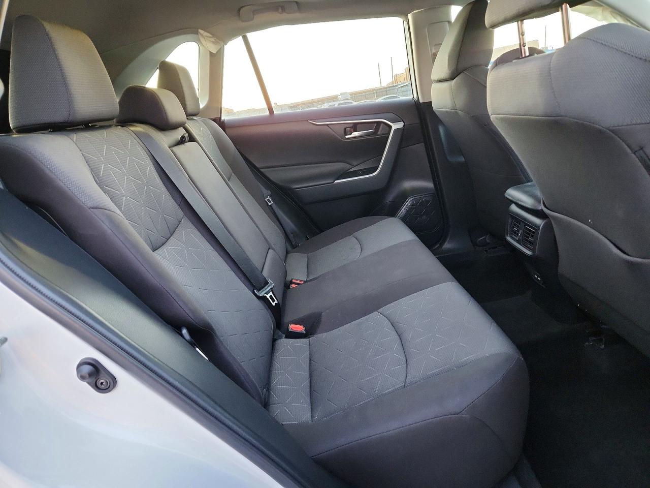 2022 TOYOTA RAV4 XLE photo 11