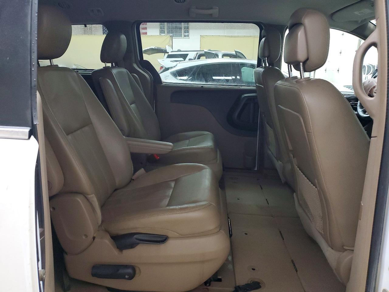 2015 CHRYSLER TOWN & COUNTRY TOURING L photo 11
