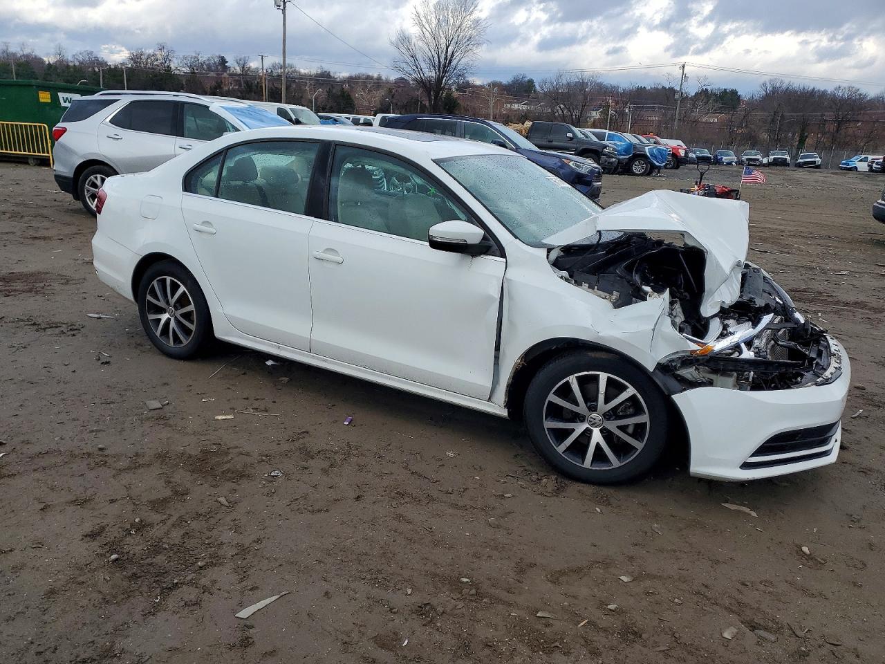 2017 VOLKSWAGEN JETTA SE photo 4