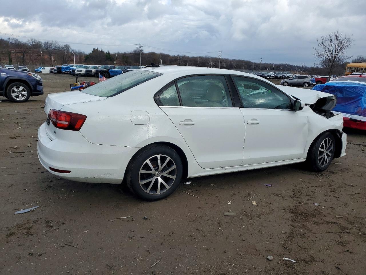 2017 VOLKSWAGEN JETTA SE photo 3