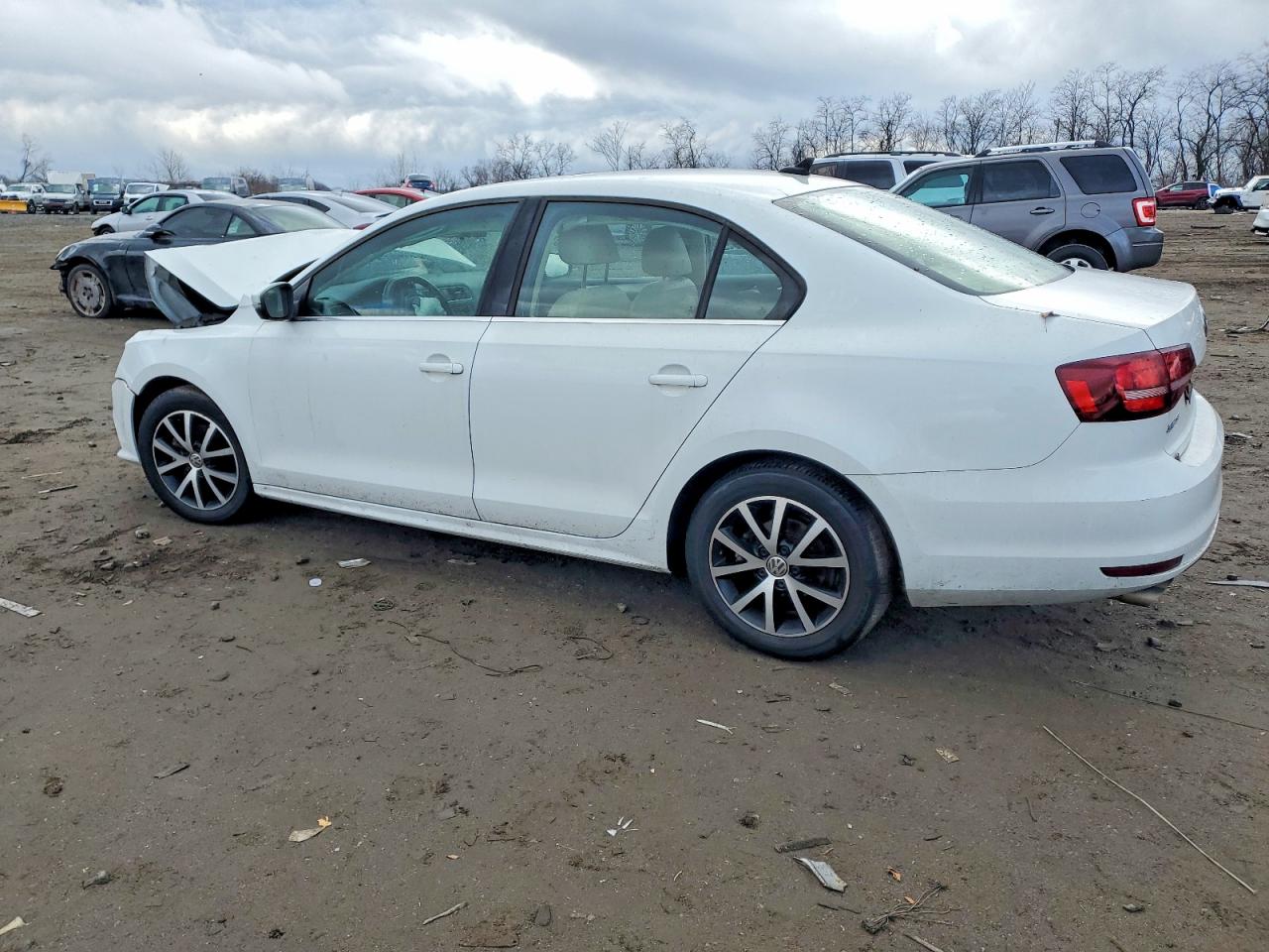 2017 VOLKSWAGEN JETTA SE photo 2
