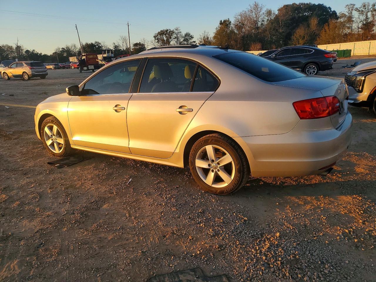 2014 VOLKSWAGEN JETTA TDI photo 3