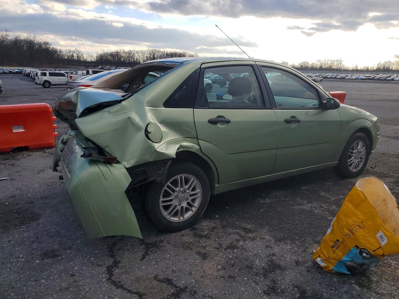 2007 FORD FOCUS ZX4 photo 3