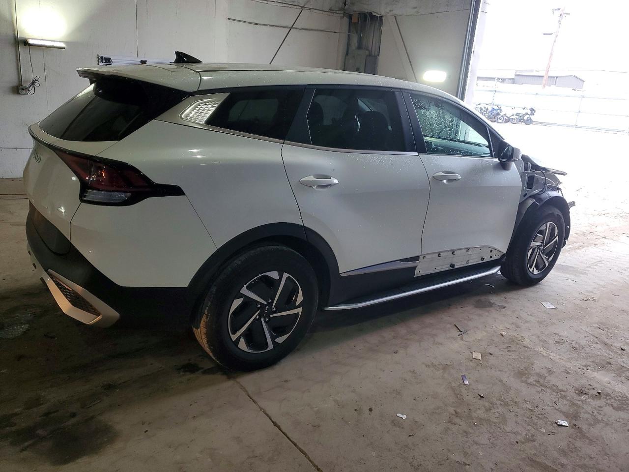 2023 KIA SPORTAGE LX photo 3