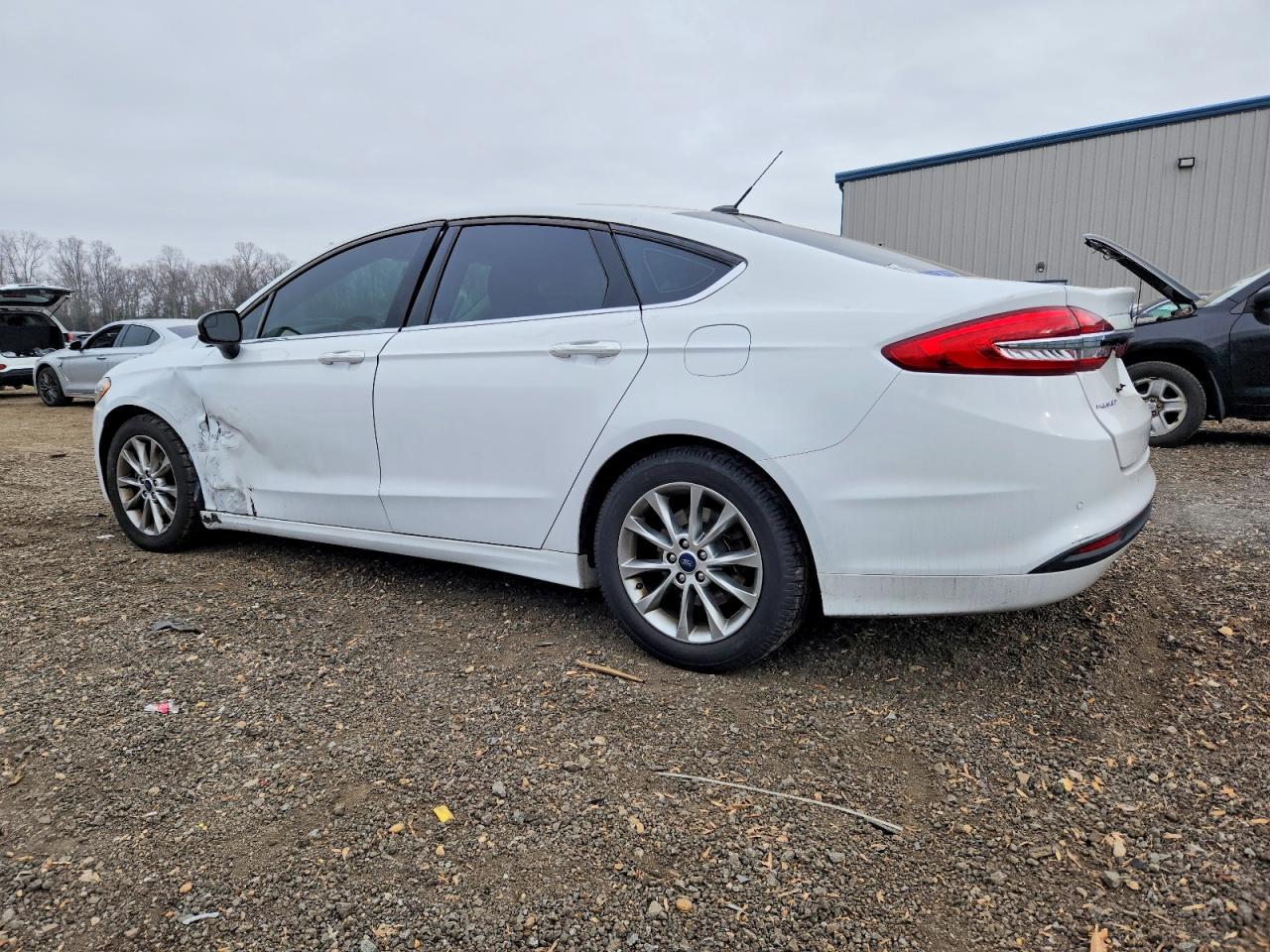 2017 FORD FUSION SE photo 2
