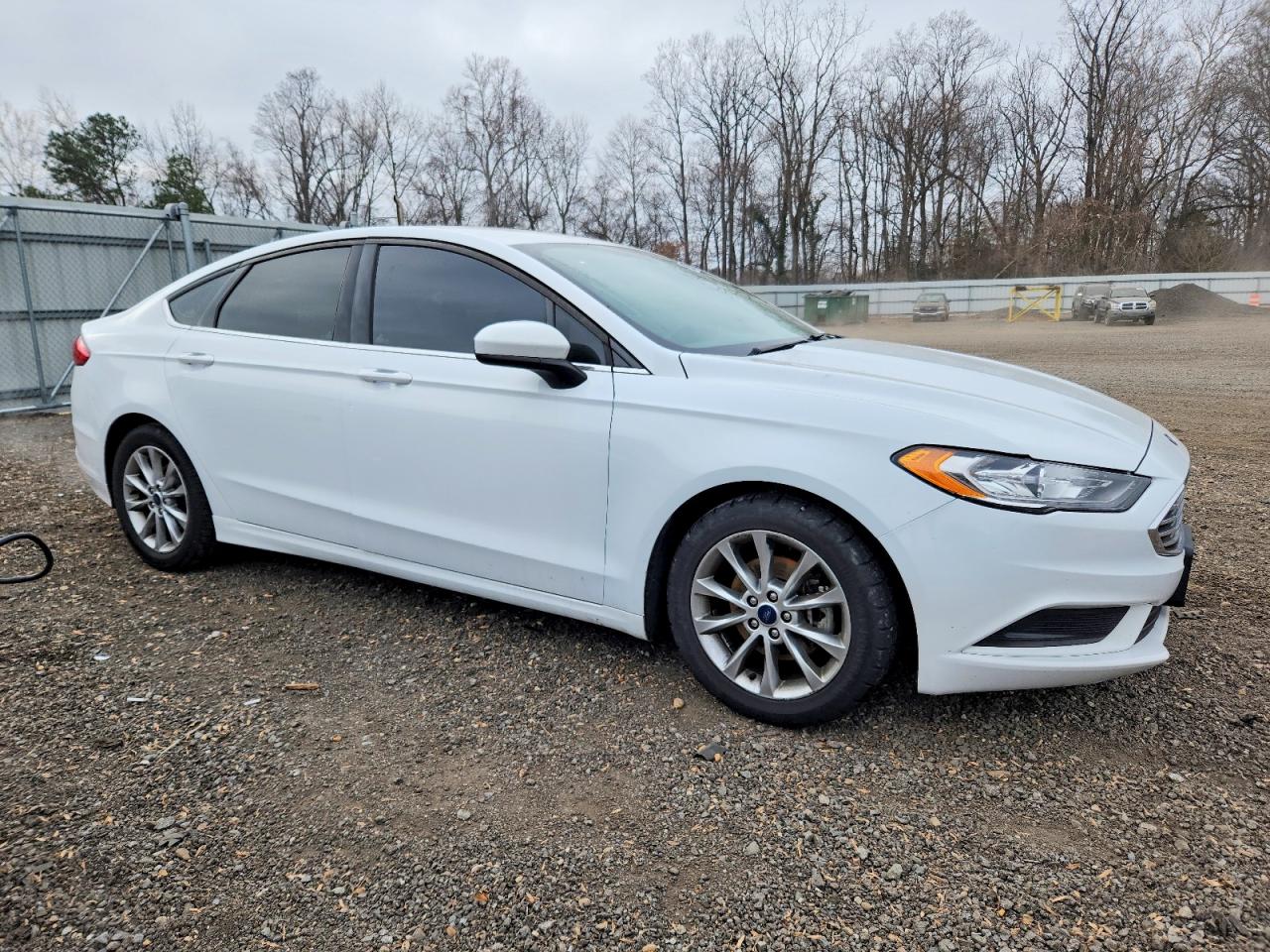 2017 FORD FUSION SE photo 4