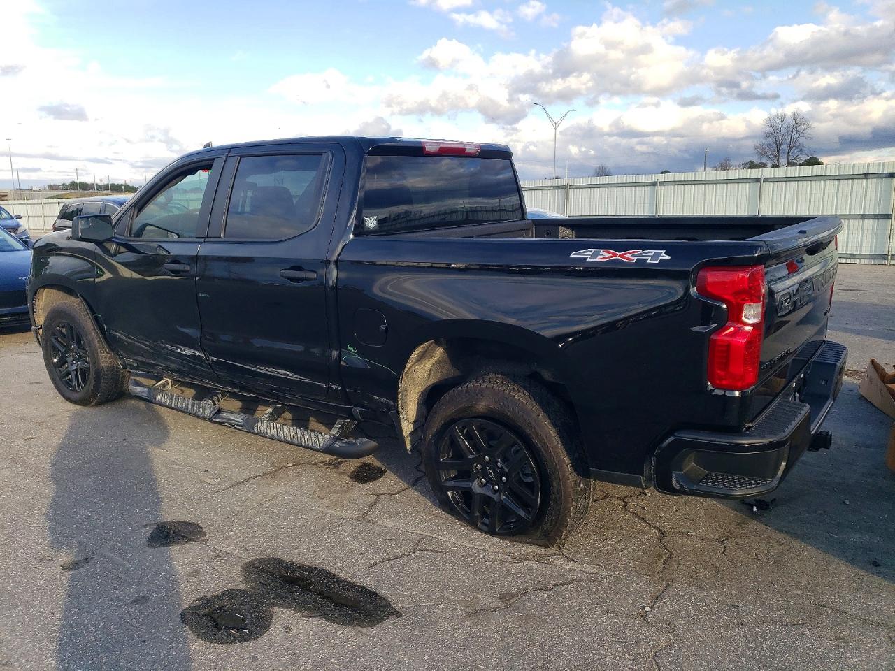 2025 CHEVROLET SILVERADO K1500 CUSTOM photo 2