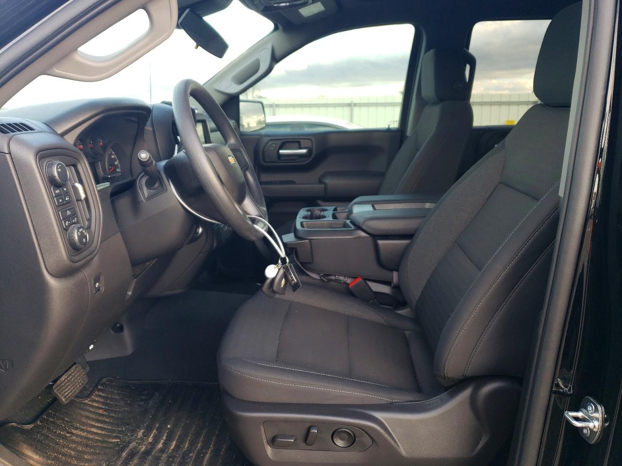 2025 CHEVROLET SILVERADO K1500 CUSTOM photo 7