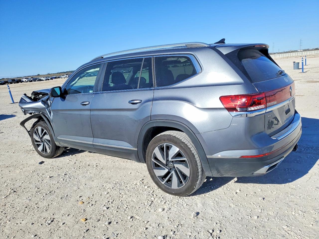 2024 VOLKSWAGEN ATLAS SEL photo 2