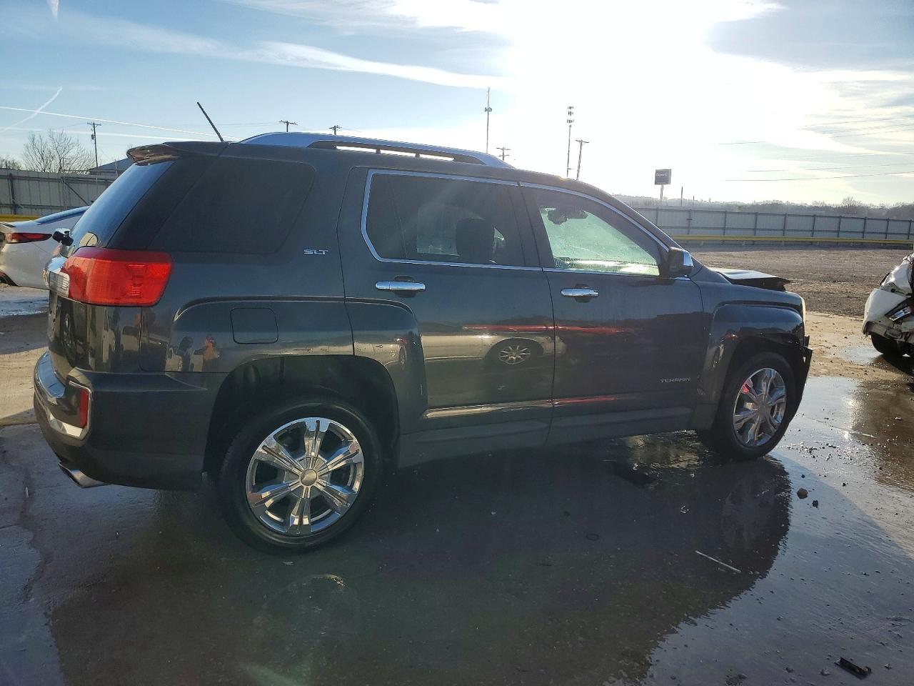 2017 GMC TERRAIN SLT photo 3