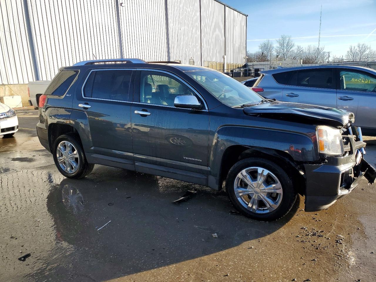 2017 GMC TERRAIN SLT photo 4