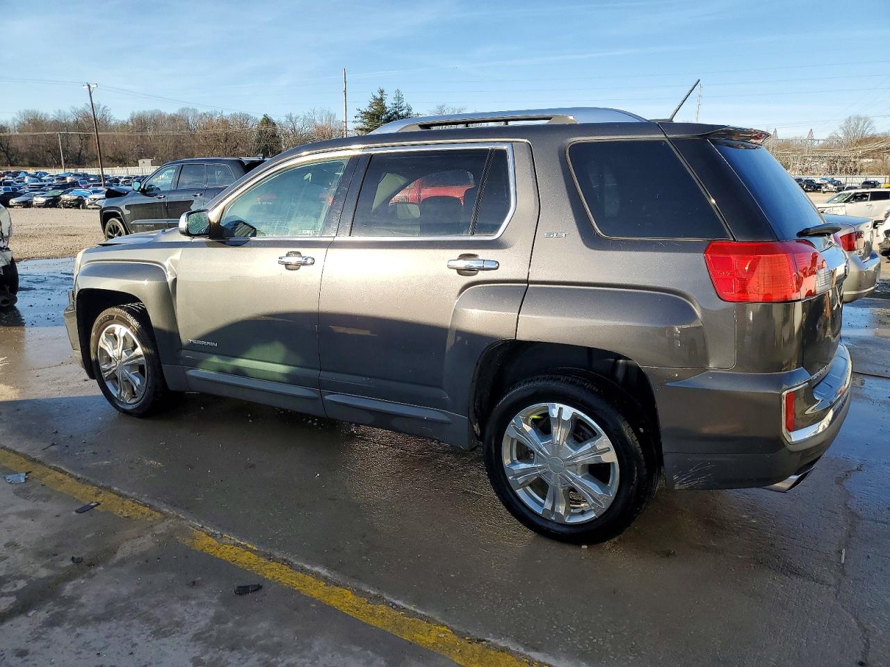 2017 GMC TERRAIN SLT photo 2