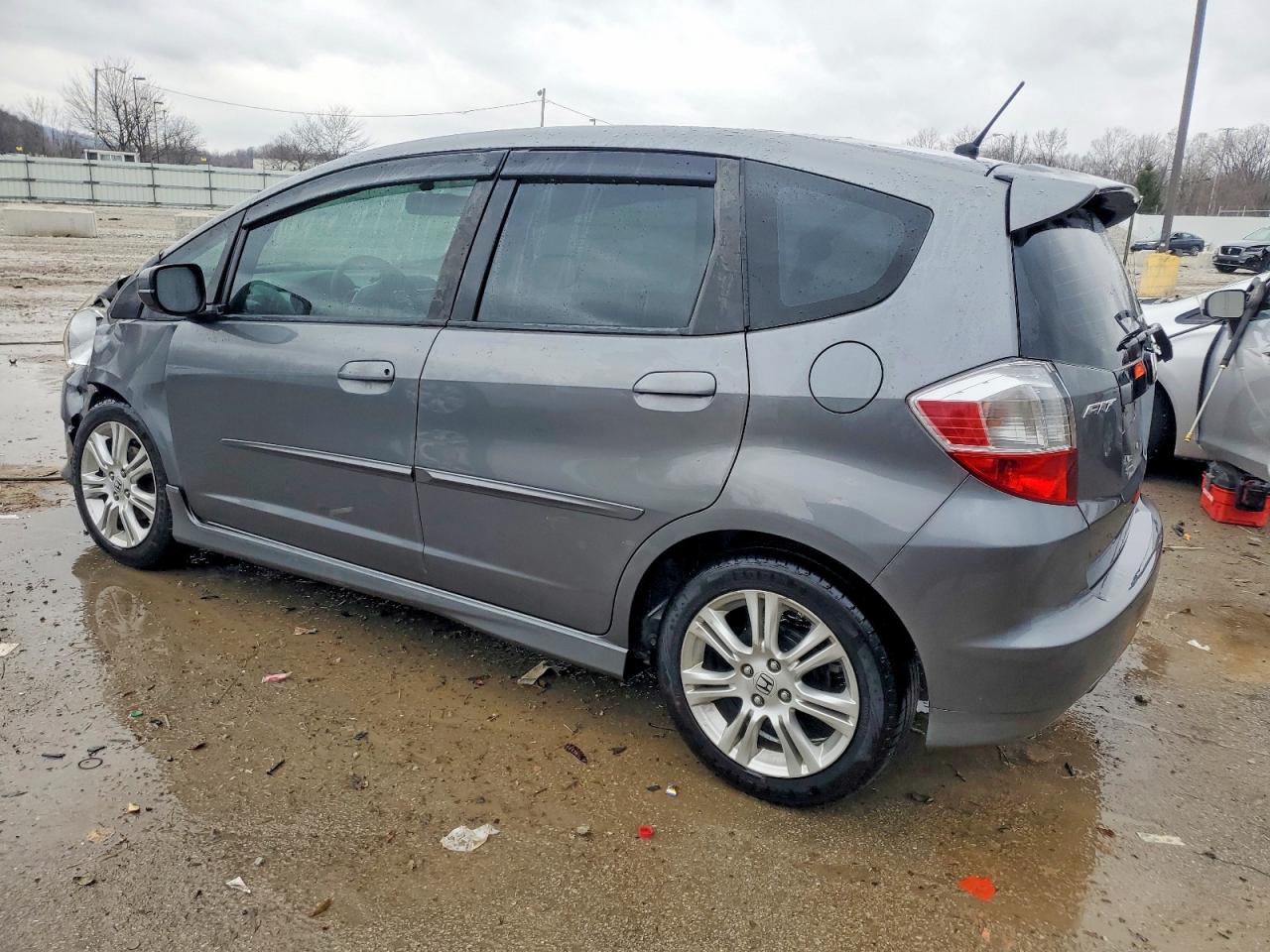 2011 HONDA FIT SPORT photo 2