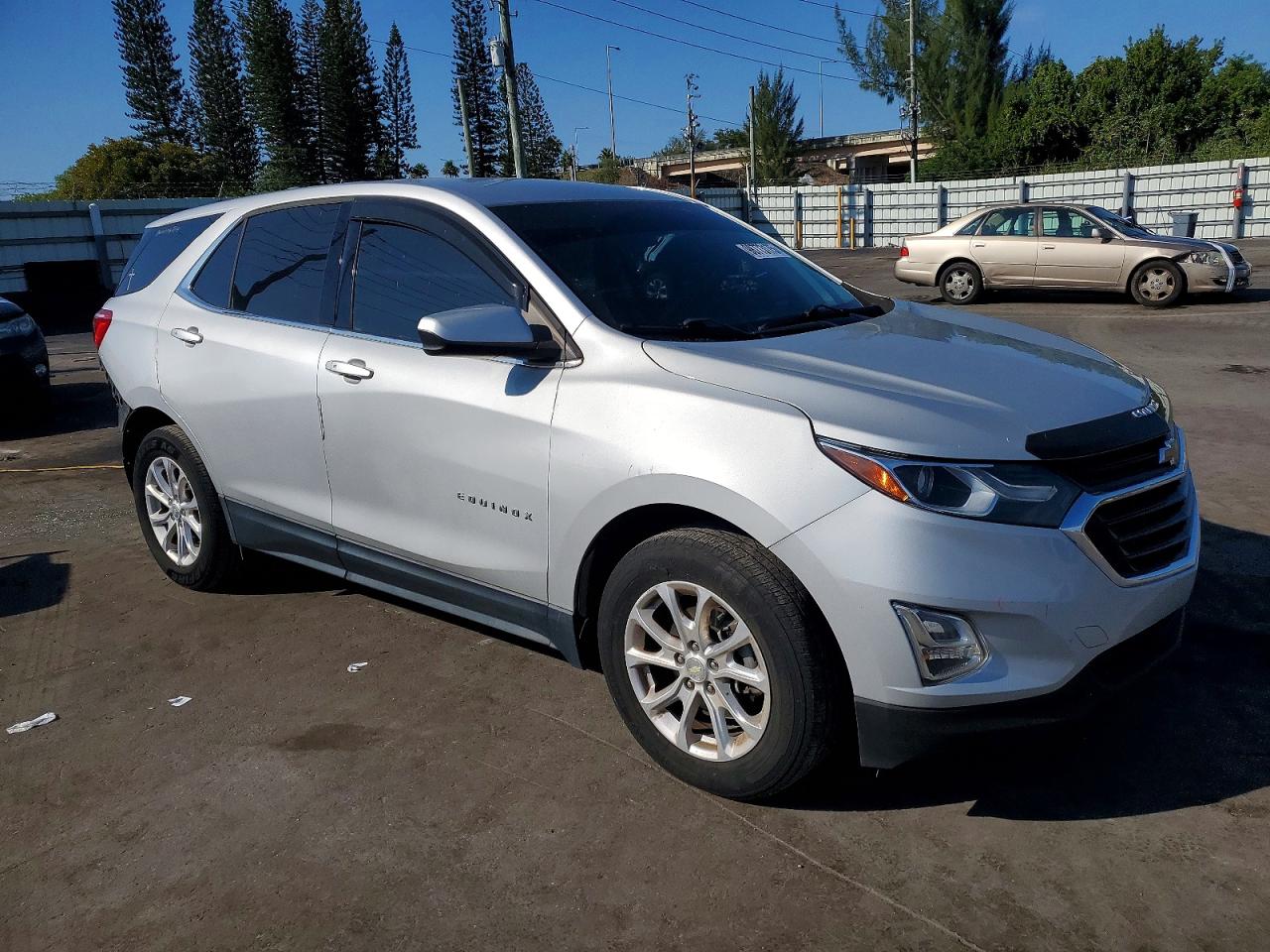 2019 CHEVROLET EQUINOX LT photo 4