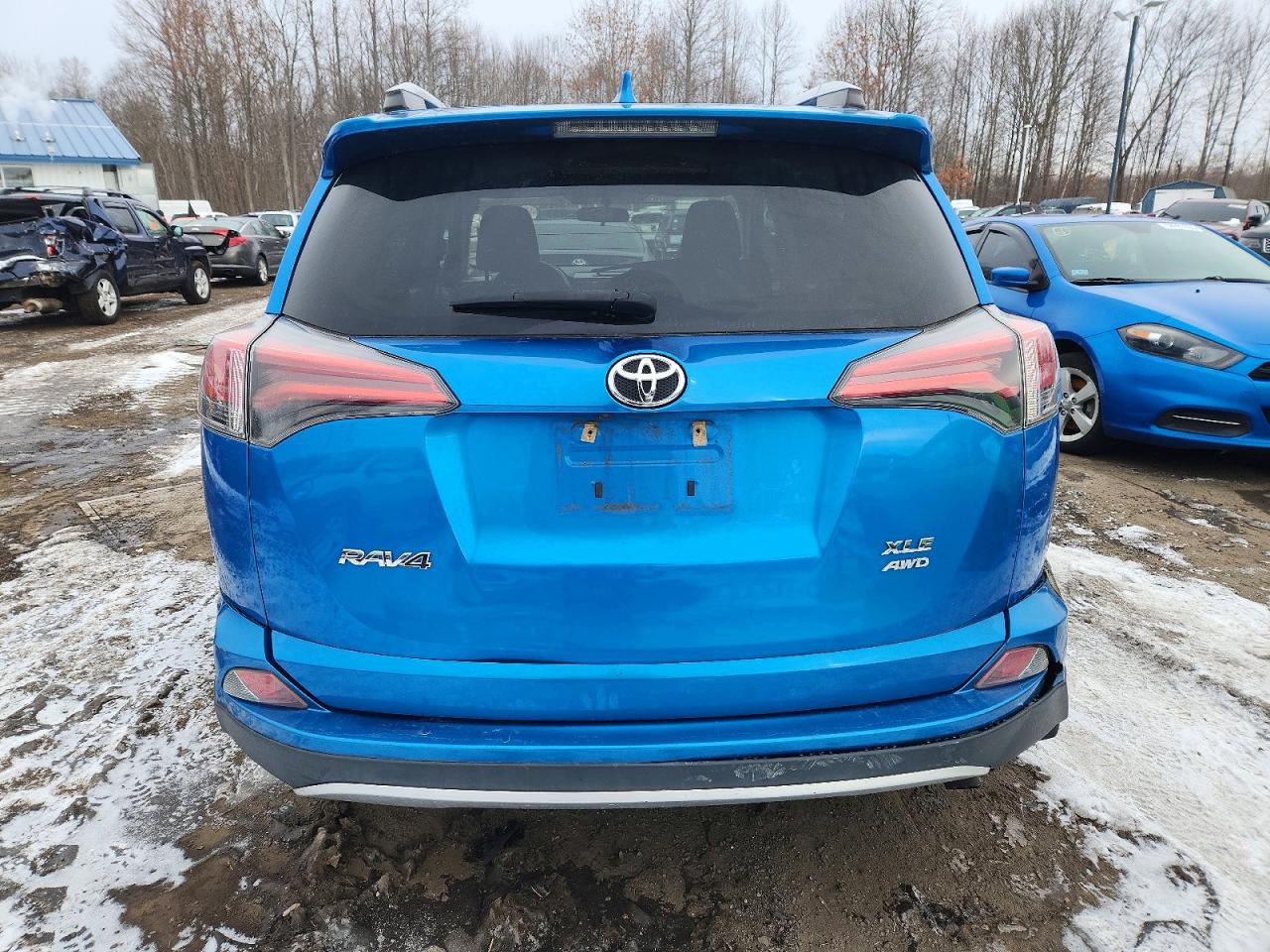 2016 TOYOTA RAV4 XLE photo 6
