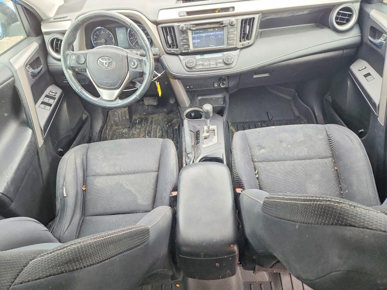 2016 TOYOTA RAV4 XLE photo 8