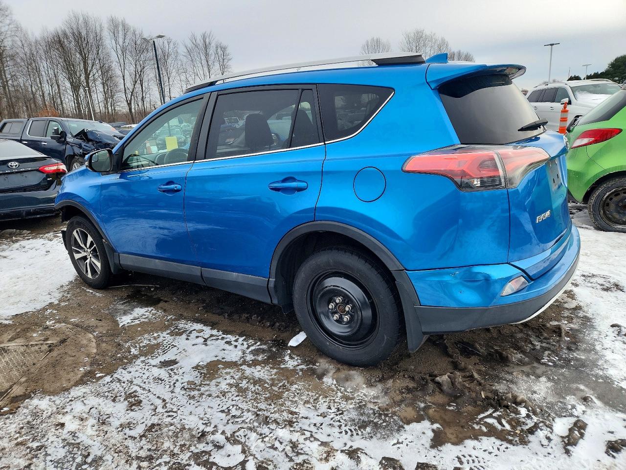 2016 TOYOTA RAV4 XLE photo 2