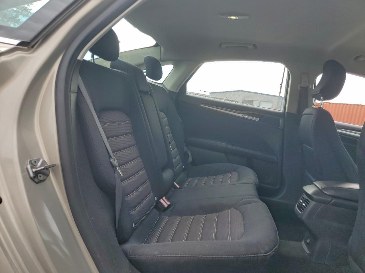2016 FORD FUSION SE photo 10