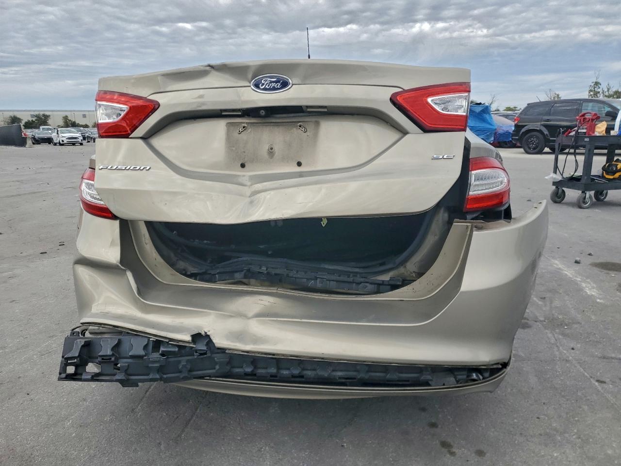 2016 FORD FUSION SE photo 6
