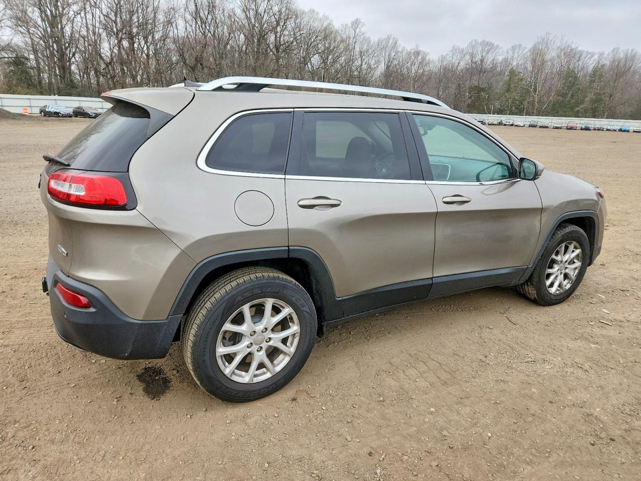 2017 JEEP CHEROKEE LATITUDE photo 3