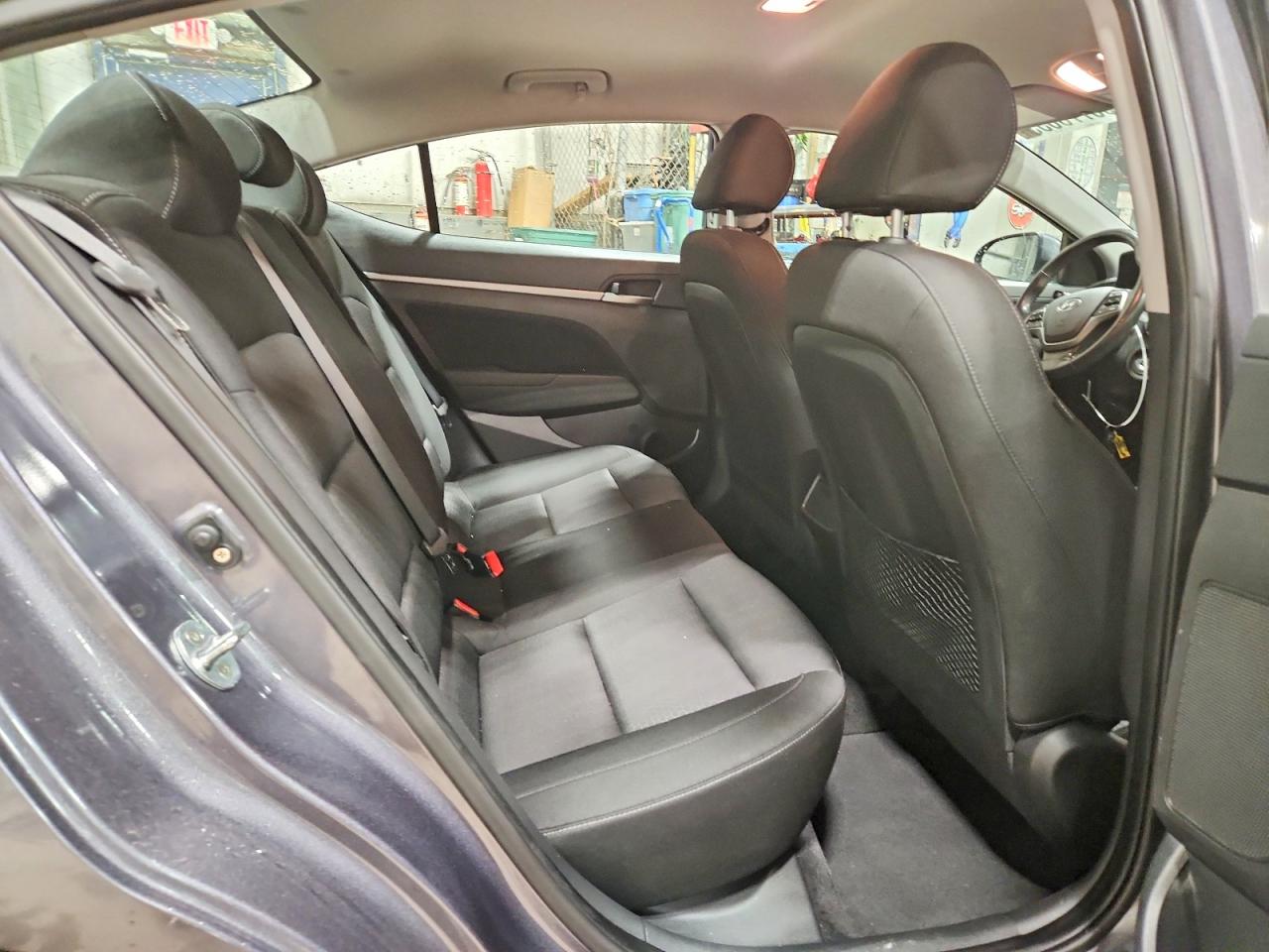 2017 HYUNDAI ELANTRA SE photo 10